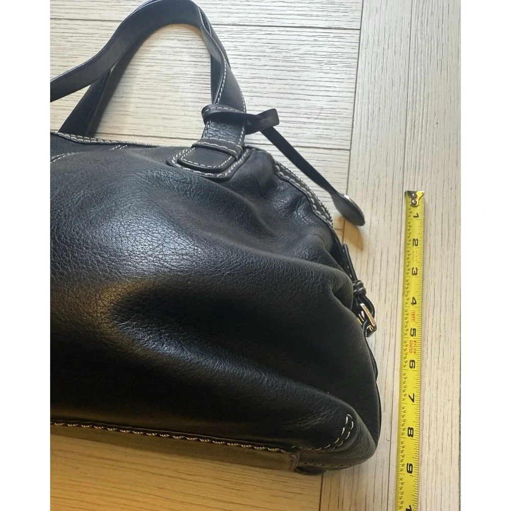 MichaelKors Black Leather Shoulder Bag W/Contrast Stitching,Zip Close. 16